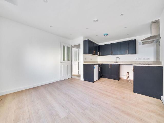 King Street, Maidstone ME14, 1 bed flat to rent, £1,100 pcm | PrimeLocation