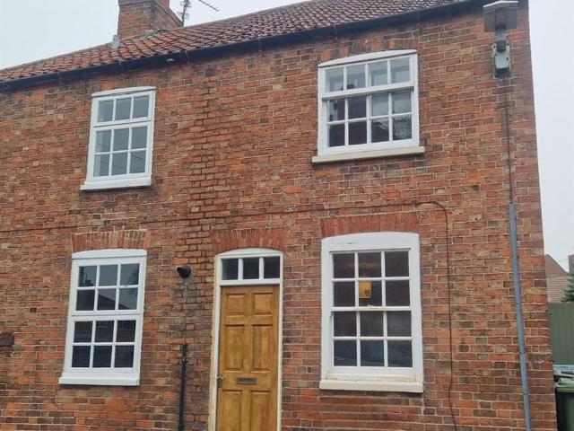 King Street, Newark 2 bed end of terrace house to rent £800 pcm £185 pw
