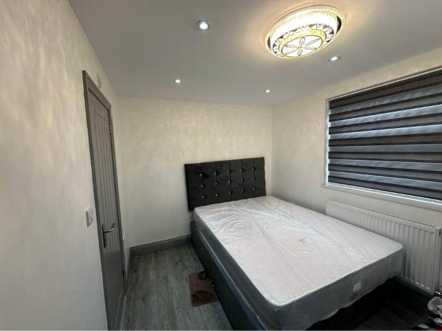 King Street, Southall UB2, 3 bed flat to rent, £2,300 pcm | PrimeLocation