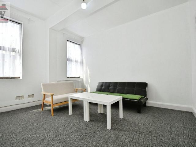King Street, Southall UB2, 1 bed flat to rent, £1,275 pcm | PrimeLocation