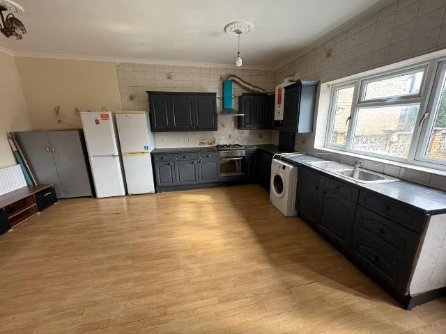 King Street, Southall UB2, 4 bed flat to rent, £2,600 pcm | PrimeLocation