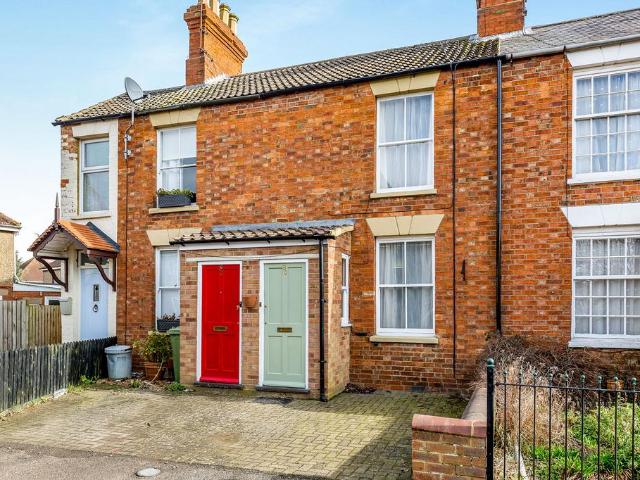 King Street, Stony Stratford, Milton. 2 bed house to rent £1,400 pcm £323 pw