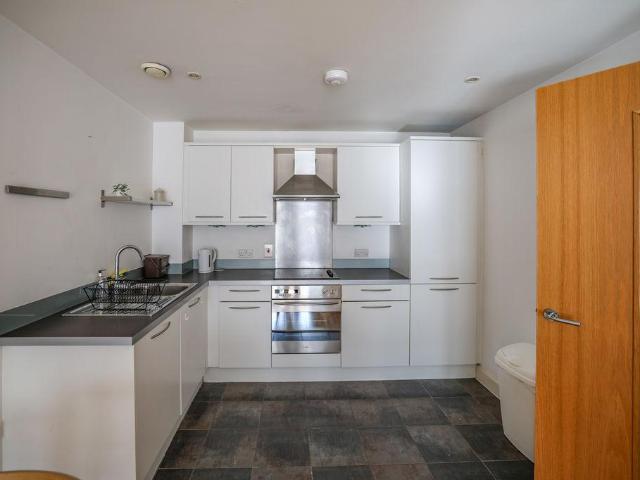 King Square Avenue, Bristol, BS2 1 bed apartment to rent £1,400 pcm £323 pw