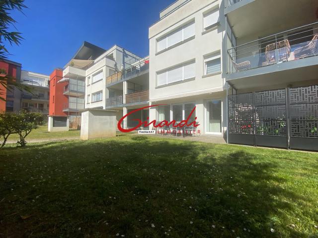KINGERSHEIM, LUMINEUX APPARTEMENT EN REZ DE CHAUSSÉE, TYPE F3, 2 CHAMBRES, GARAGE ET PLACE DE PARKING