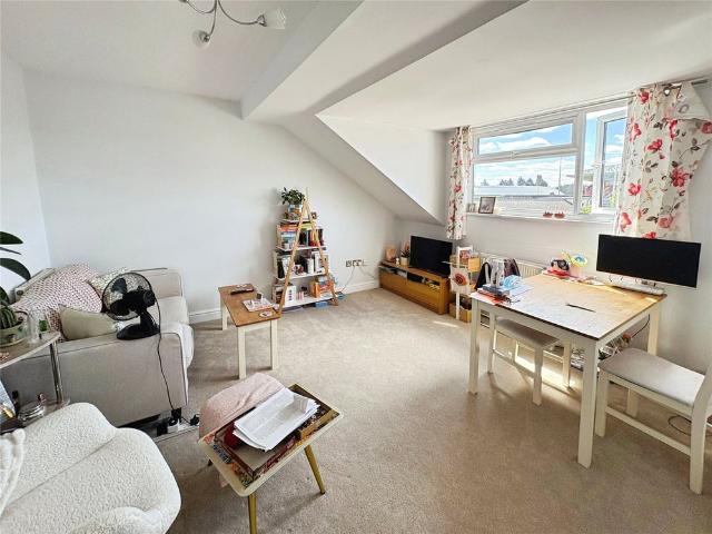Kingfield Road, Woking, Surrey, GU22 9AA