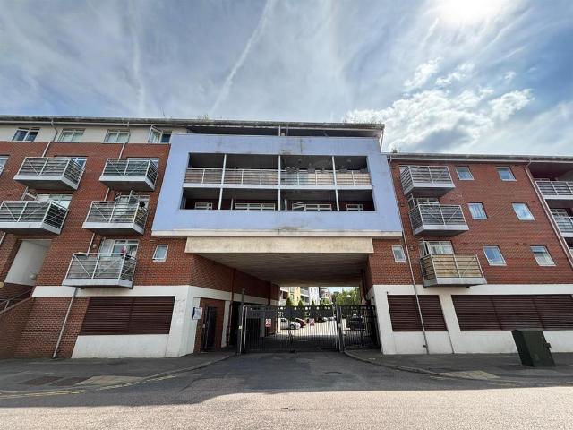 Kingfisher Meadow, Maidstone ME16 1 bed apartment to rent £995 pcm £230 pw