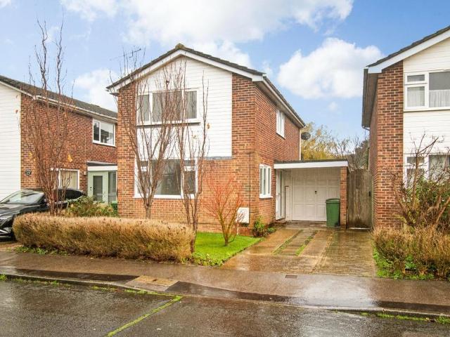 Kingfisher Avenue, Kent CT21 3 bed detached house to rent £1,650 pcm £381 pw
