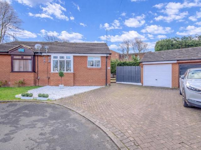 Kingfisher Close, Leeds, LS17 8XB 2 bed semi detached bungalow to rent £1,600 pcm £369 pw