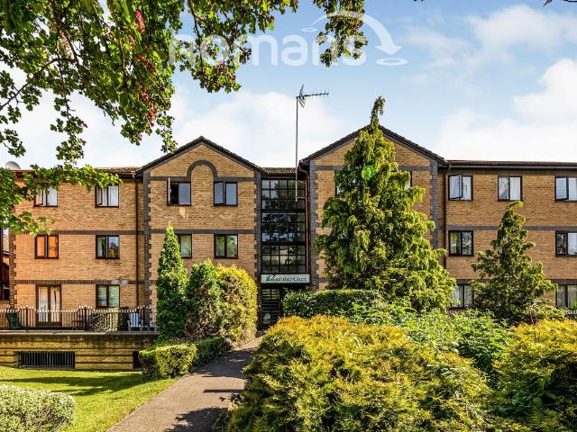 Kingfisher Court, Queen Alexandra Road, High Wycombe HP11, 1 bed flat to rent, £1,050 pcm | PrimeLocation