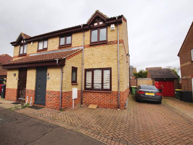 Kingfisher Crescent, Rayleigh SS6, 3 bed semi detached house to rent, £2,000 pcm | PrimeLocation