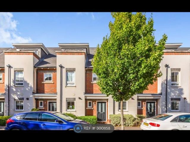 Kingfisher Drive, Maidenhead SL6, 3 bed terraced house to rent, £2,250 pcm | PrimeLocation
