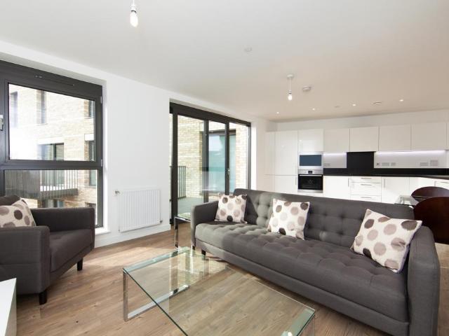 Kingfisher Heights, 2 Bramwell Way. 2 bed flat to rent £2,296 pcm £530 pw