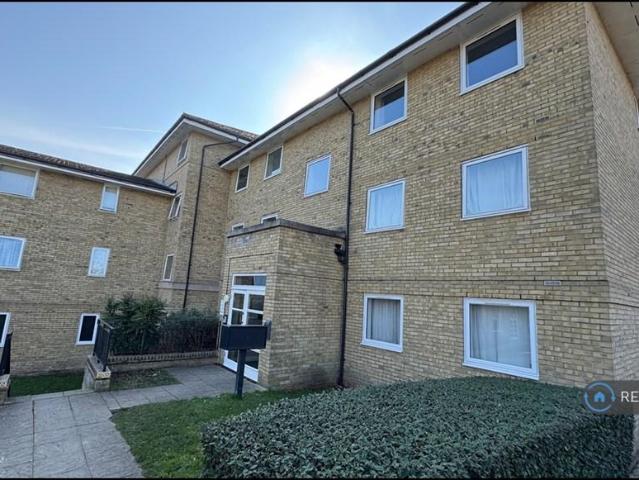 Kingfisher Heights, Grays, RM17 2 bed flat to rent £1,500 pcm £346 pw