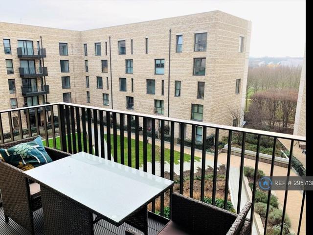 Kingfisher Heights, London, E16 1 bed flat to rent £1,860 pcm £429 pw