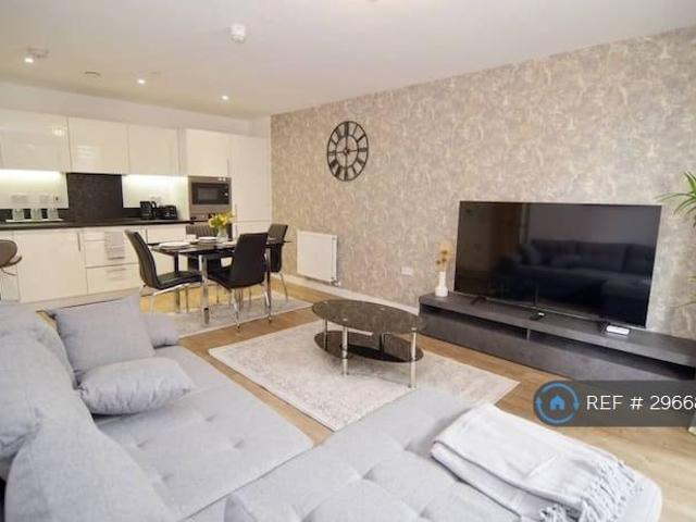 Kingfisher Heights, London, E16 2 bed flat to rent £2,500 pcm £577 pw