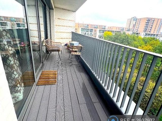 Kingfisher Heights, London, E16 2 bed flat to rent £2,300 pcm £531 pw
