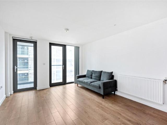 Kingfisher Heights, Waterside Way. 1 bed apartment to rent £1,750 pcm £404 pw
