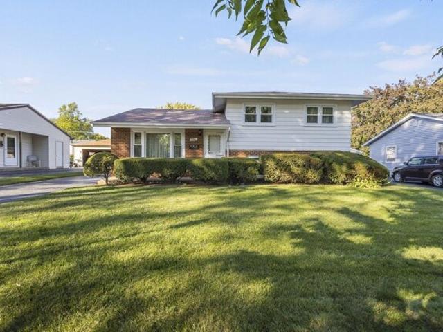 Kingfisher Ln, Rolling Meadows, Home For Sale