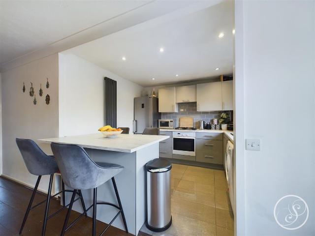 Kingfisher Way, Leeds LS17, 2 bed flat to rent, £1,200 pcm | PrimeLocation