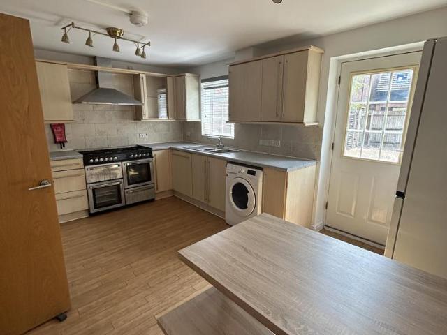 Kingfisher Way, Loughborough LE11 4 bed house to rent £2,167 pcm £500 pw
