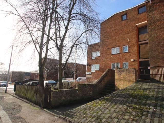 Kinghorne Walk, Dundee, DD3 2 bed flat to rent £650 pcm £150 pw