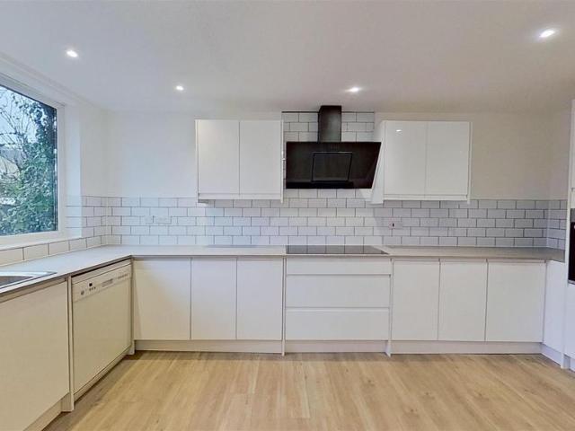 Kingham Close, London, SW18 3BX, United Kingdom | 3 bed townhouse for rent #138592608 | Rentberry