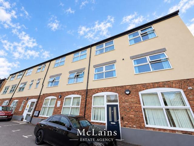 Kingham Way, Luton LU2, 1 bed flat to rent, £1,100 pcm | PrimeLocation