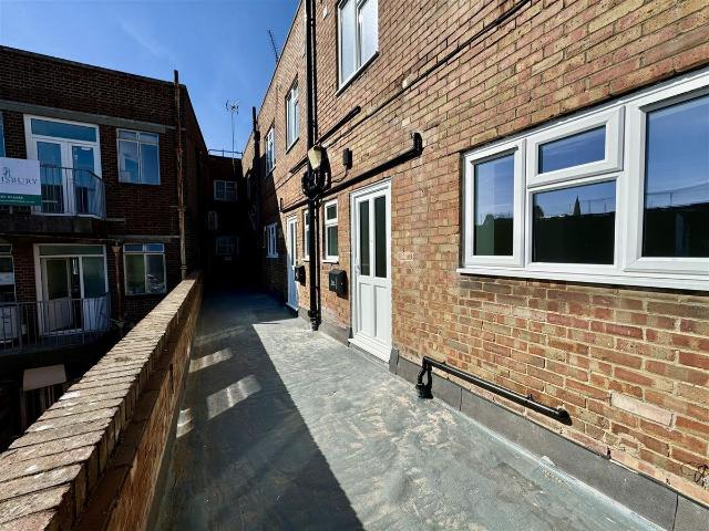 Kingland Crescent, Poole BH15, 3 bed maisonette to rent, £1,400 pcm | PrimeLocation