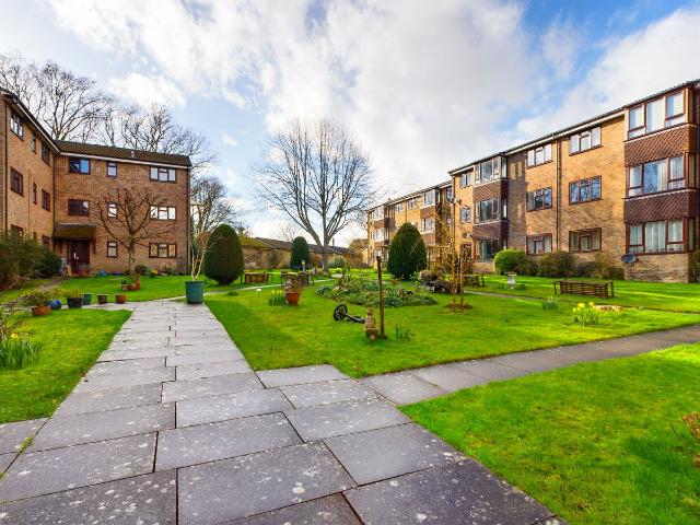Kings Way, Burgess Hill RH15, 2 bed flat to rent, £1,350 pcm | PrimeLocation