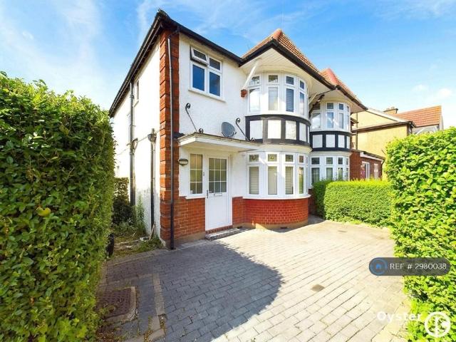 Kings Way, Harrow, HA1 3 bed semi detached house to rent £2,600 pcm £600 pw