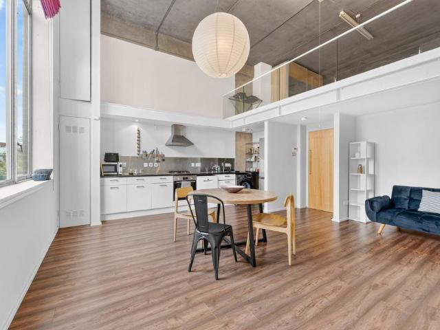 Kings Wharf, 301 Kingsland Road. 2 bed flat to rent £3,250 pcm £750 pw