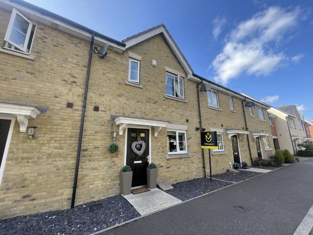 Kings Wood Park, Epping, CM16 3 bed terraced house to rent £2,250 pcm £519 pw