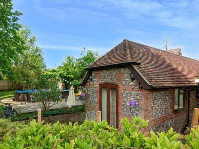 Kings Worthy, London Road, Winchester, 2 Bedroom Semi detached
