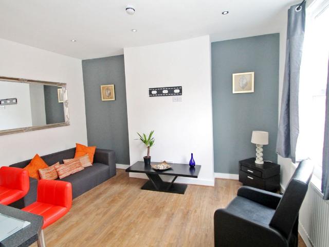 Kings Avenue, Hyde Park, Leeds, West Yorkshire LS6, 3 bed terraced house to rent, £1,820 pcm | PrimeLocation
