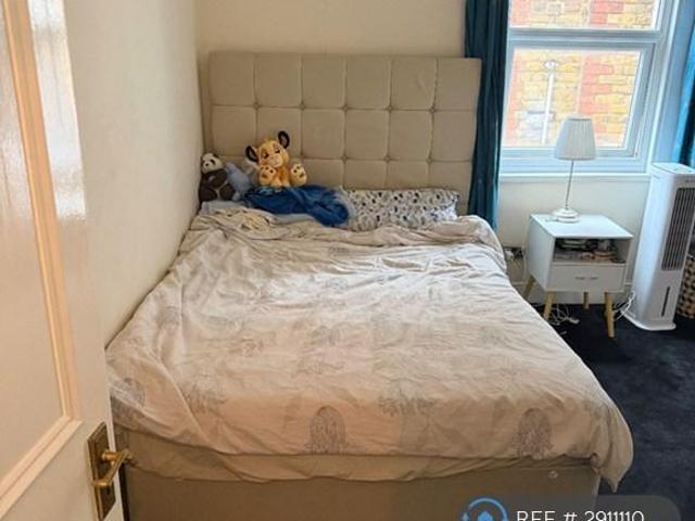 Kings Avenue, London, N10 3 bed flat to rent £2,850 pcm £658 pw