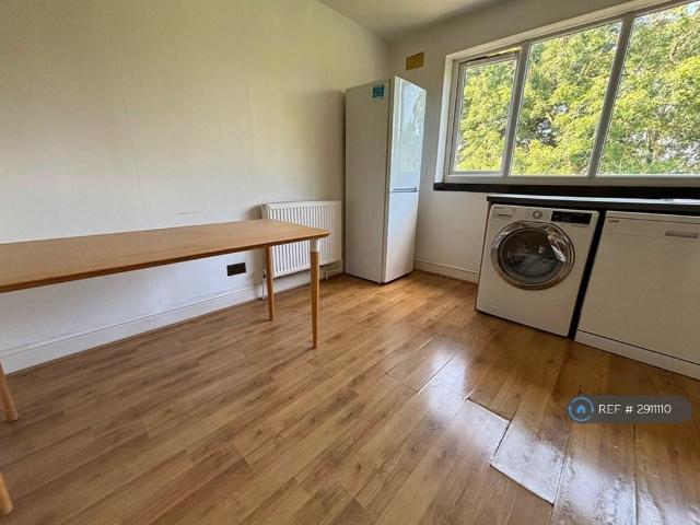 Kings Avenue, London, N10 3 bed flat to rent £2,800 pcm £646 pw