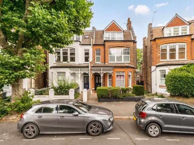 Kings Avenue, London N10 Studio to rent £1,250 pcm £288 pw