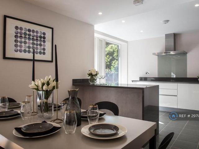 Kings Avenue, London, SW4 3 bed flat to rent £4,000 pcm £923 pw