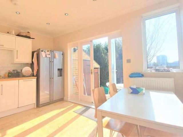 Kings Chase, Brentwood, Essex, CM14