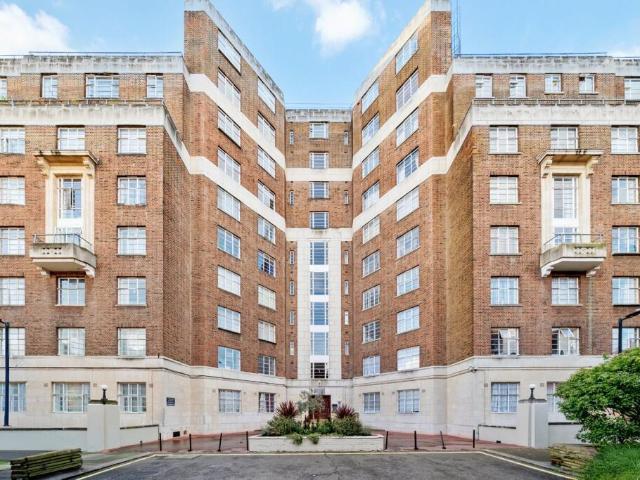 Kings Court, Hamlet Gardens, W6 Studio to rent £1,375 pcm £317 pw