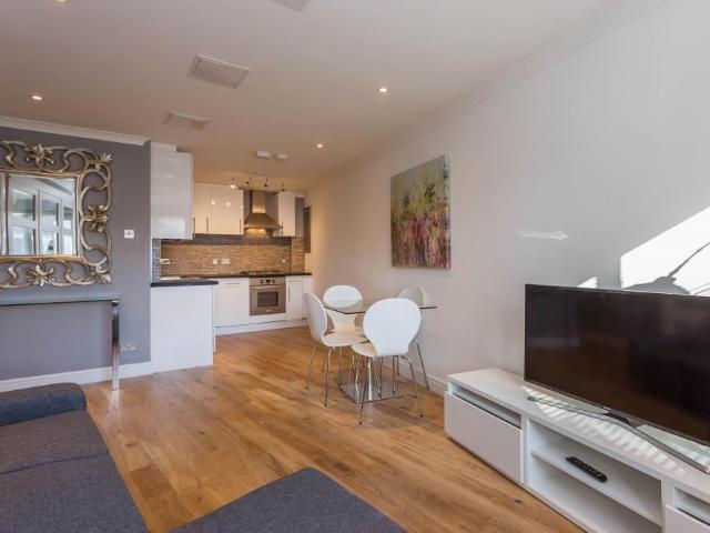 Kings Court, Hp11 2 bed apartment to rent £1,500 pcm £346 pw