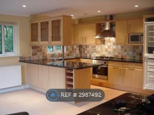 Kings Court, Huddersfield HD1, 2 bed flat to rent, £1,100 pcm | PrimeLocation