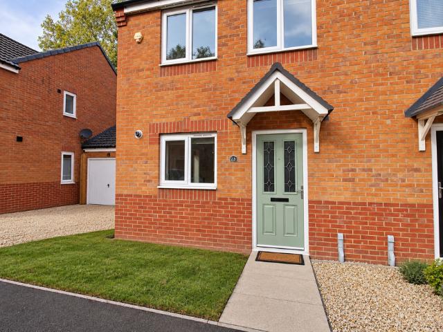 Kings Close, Middlesbrough. 3 bed semi detached house to rent £850 pcm £196 pw