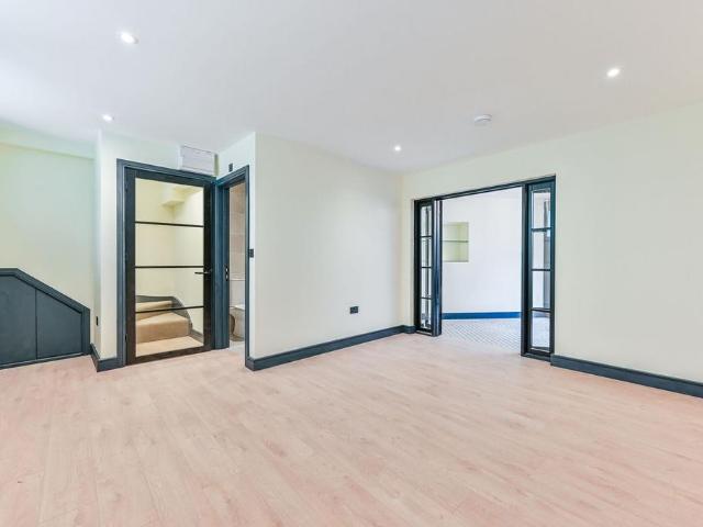 Kings Cross, King's Cross, London, WC1X Studio to rent £2,300 pcm £531 pw