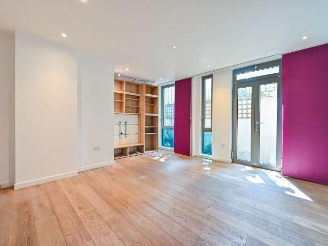 King's Cross, London N1, 2 bed flat to rent, £3,800 pcm | PrimeLocation