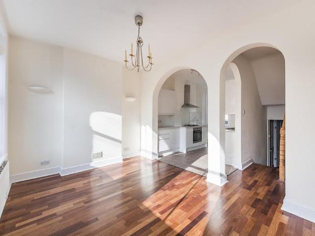 King's Cross Road London WC1X 4 bed terraced house to rent £5,612 pcm £1,295 pw