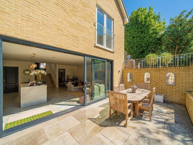 Kings Drive, Thames Ditton KT7 4 bed detached house to rent £5,995 pcm £1,383 pw
