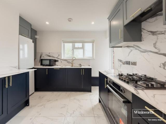 Kings Drive, Wembley HA9 2 bed apartment to rent £2,200 pcm £508 pw