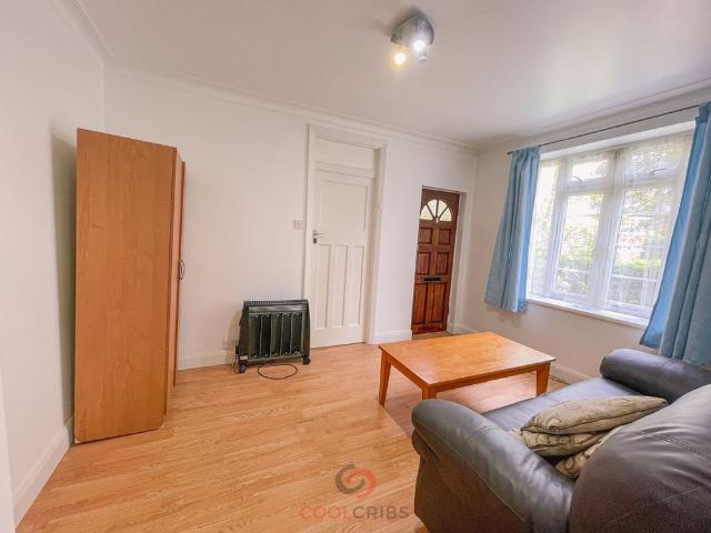 Kings Drive, Wembley Park, HA9