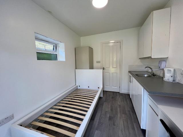 Kings Drive, Eastbourne BN21, Studio to rent, £580 pcm | PrimeLocation